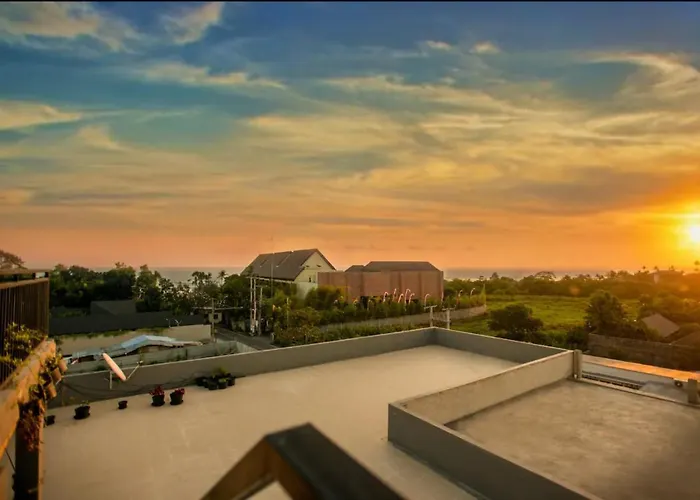 Canggu Ocean House Purple, Shared Pool - By Walk To The Beach! Canggu (Bali)