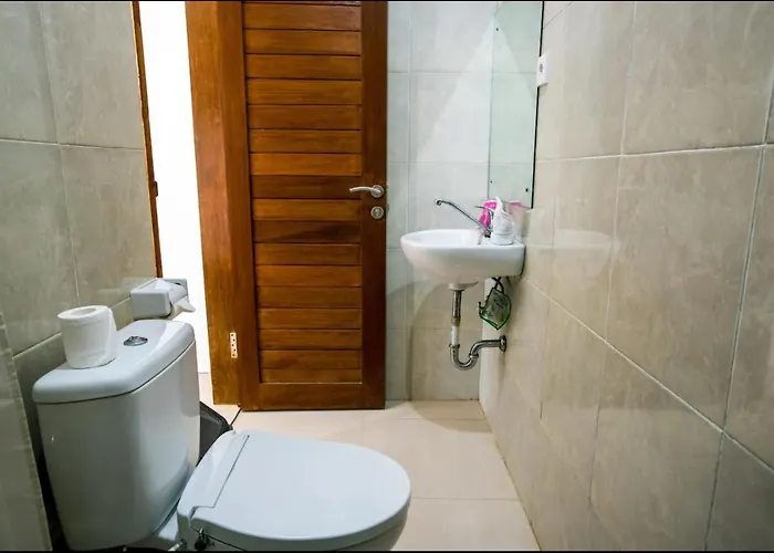 Guest house Canggu Ocean House Purple, Shared Pool - By Walk To The Beach!