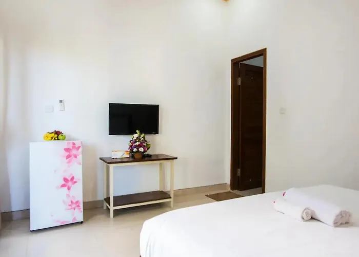 Canggu Ocean House Purple, Shared Pool - By Walk To The Beach! Guest house