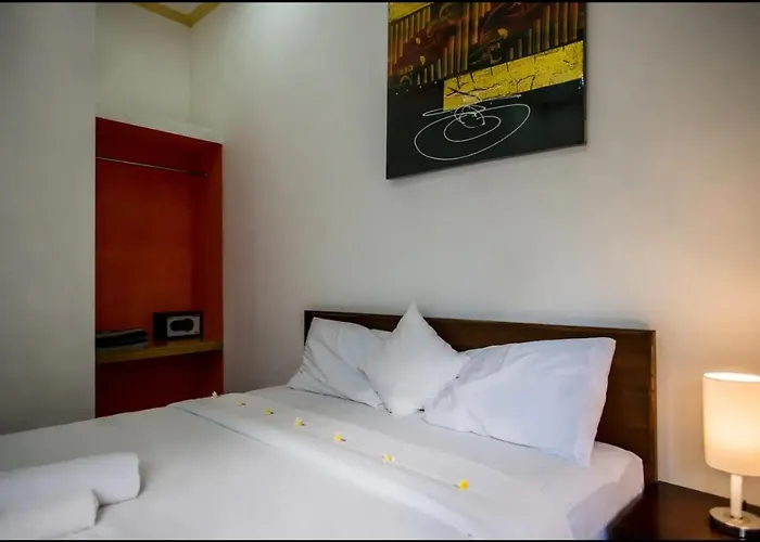 Canggu Ocean House Purple, Shared Pool - By Walk To The Beach!
