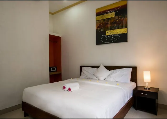 Canggu Ocean House Purple, Shared Pool - By Walk To The Beach! Guest house