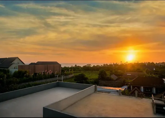 Canggu Ocean House Purple, Shared Pool - By Walk To The Beach! 3*